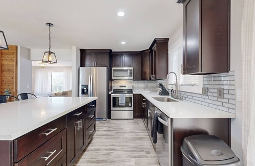 Beaverton Casa | Beaverton Bliss, where luxury meets tranquility with mountain views