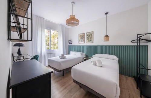 El Baix Guinardo Apartamento | BeBarceloner Eixample Apartments- 4 bedrooms