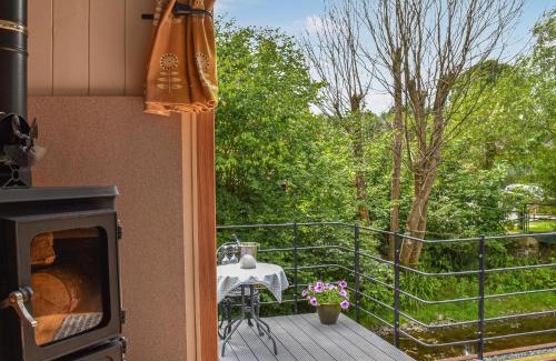 Bettws Cedewain Casa | Bechan Brook Hut