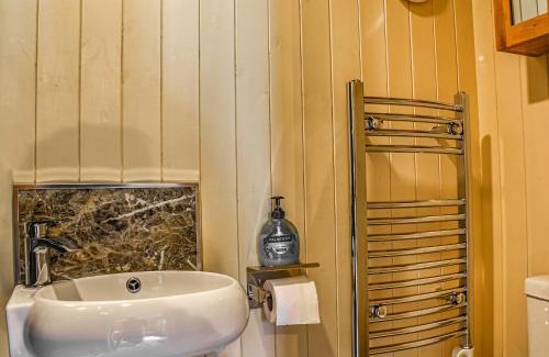 Bettws Cedewain Casa | Bechan Brook Hut
