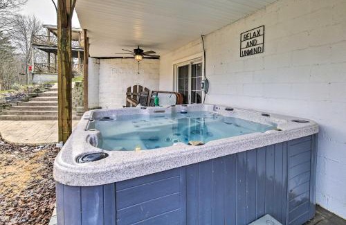 Eccles Apartamento | Beckley Studio with Hot Tub, 4 Mi to WVU Tech!