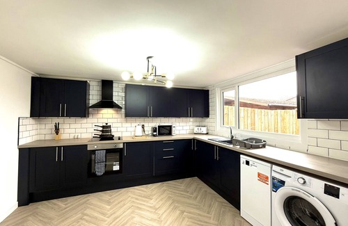 Skelton-in-Cleveland Casa | Home-Moderno-Baño con ducha-Vista a la Calle-Beckstone House