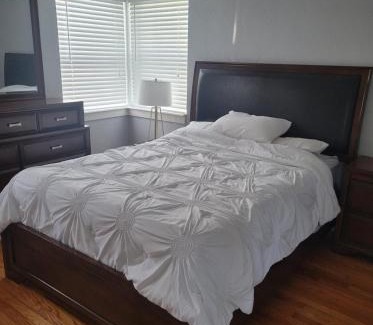 Eagle Crest Casa | Bed and Bath in St Petersburg Home