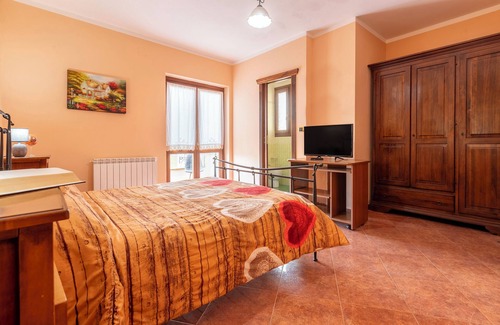 Giave Cama Y Desayuno | Alojamiento y desayuno 'Camera Matrimoniale Superior' con vistas a la montaña y aire acondicionado