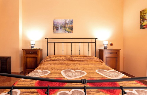 Giave Cama Y Desayuno | Alojamiento y desayuno 'Camera Matrimoniale Superior' con vistas a la montaña y aire acondicionado
