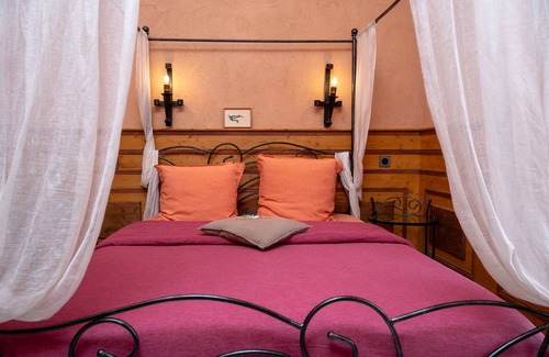 Pluvigner Cama Y Desayuno | Bed and Breakfast 'Chambre Lancelot' with Shared Terrace, Shared Garden and Wi-Fi