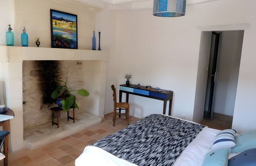 Tavant Cama Y Desayuno | Bed and Breakfast 'Destination Paisibleue' with Shared Terrace, Shared Garden and Wi-Fi