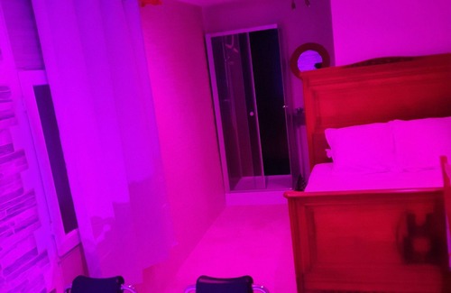 Amblainville Cama Y Desayuno | BED AND BREAKFAST DEPENDENCY WITH IN-ROOM JACUZZI