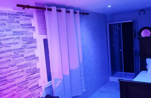 Amblainville Cama Y Desayuno | BED AND BREAKFAST DEPENDENCY WITH IN-ROOM JACUZZI