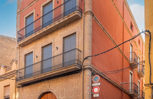 Balaguer Apartamento | Bed and Breakfast 'Habitació' with Shared Terrace, Wi-Fi and Air Conditioning
