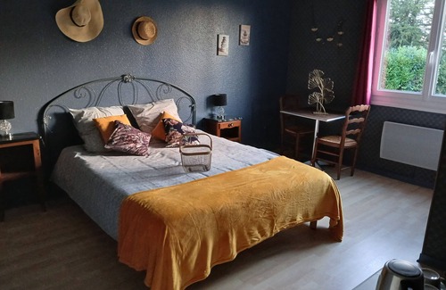 Le Pin Cama Y Desayuno | Bed and breakfast in a park, 5 minutes from Cerza