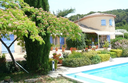 Auriol Cama Y Desayuno | Bed and Breakfast en una Bastide del siglo XIX en un gran parque con piscina