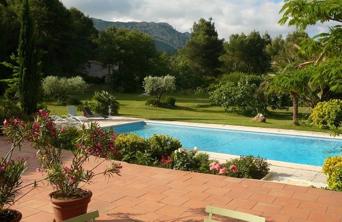 Auriol Cama Y Desayuno | Bed and Breakfast en una Bastide del siglo XIX en un gran parque con piscina