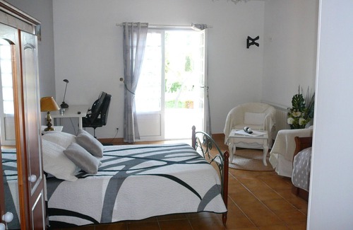 Roquevaire Cama Y Desayuno | Bed and Breakfast en una Bastide del siglo XIX en un gran parque arbolado con piscina - capacidad para 4