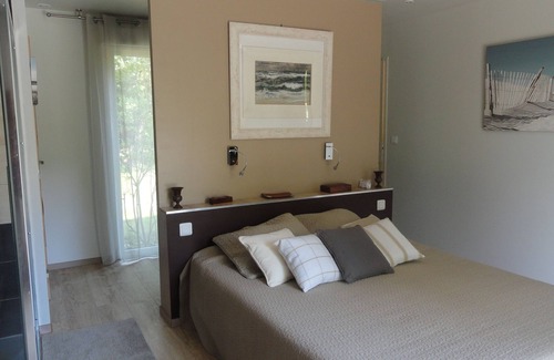 Sadirac Casa | Bed and Breakfast está cerca de Burdeos y Saint Emilion viñedos