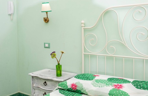 Calatabiano Cama Y Desayuno | Bed and Breakfast 'Luna' con Vista al Mar, Piscina Compartida y Wi-Fi