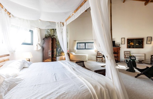 Bazas Cama Y Desayuno | Bed and Breakfast 'Le Palmier Exotique' with Shared Pool, Shared Terrace, and Wi-Fi