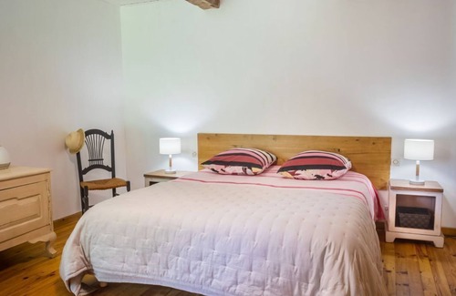 Touget Cama Y Desayuno | Bed and breakfast, Sonia. Quiet former sheepfold with swimming pool and panoramic view