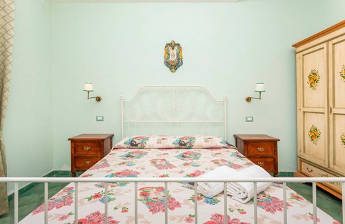 Calatabiano Cama Y Desayuno | Bed and Breakfast 'Terra' con vistas al mar, piscina comunitaria y Wi-Fi