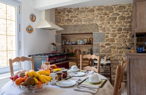 Begard Cama Y Desayuno | Alojamiento y desayuno "Victoria" con terraza compartida, jardín compartido y Wi-Fi
