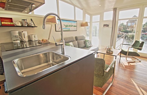 Nieuw-West Alquiler De Eote | Bed & boat, apartment on houseboat, free parking, free city bikes.