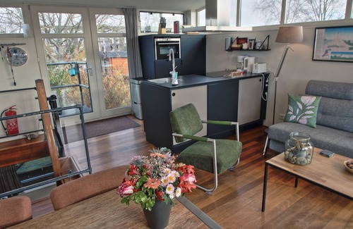 Nieuw-West Alquiler De Eote | Bed & boat, apartment on houseboat, free parking, free city bikes.