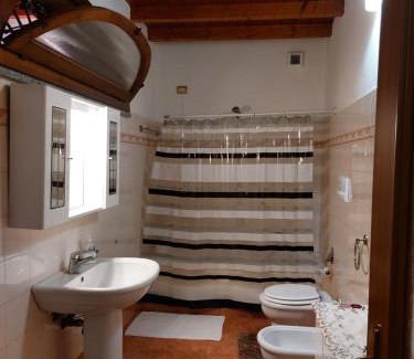 San Colombano al Lambro Cama Y Desayuno | Bed & Breakfast Monti 85