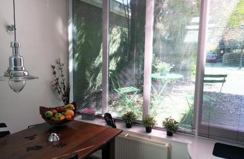 Oranjebuurt Apartamento | Bed & Office 050