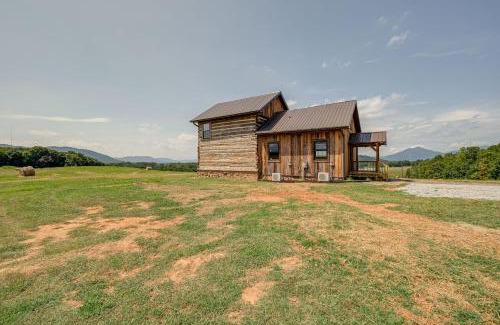 Bedford Casa | Bedford Cabin with Porch, 5 Mi to Historic District!