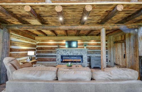 Bedford Casa | Bedford Cabin with Porch, 5 Mi to Historic District!