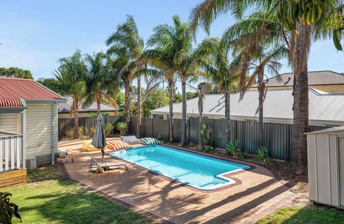 Bedford Casa | Bedford Pool Oasis
