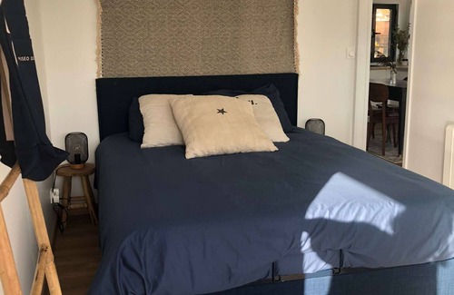Vaux-sur-Seine Alquiler De Eote | Bedroom with a view on the Seine. 40min from Paris.