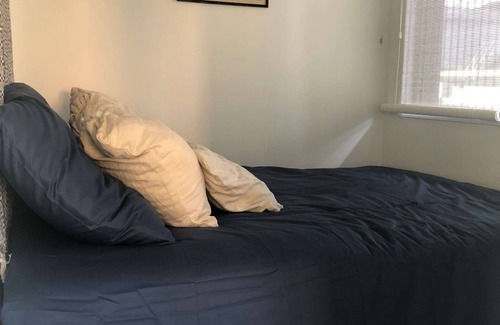 Vaux-sur-Seine Alquiler De Eote | Bedroom with a view on the Seine. 40min from Paris.