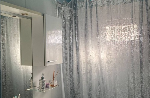 Merignac Casa | Bedroom for two persons with bathroom in quiet stone house close to everything