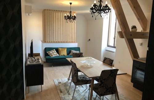 Saint-Clair-de-la-Tour Cama Y Desayuno | Bedroom with bathroom - Chateau du Mouillat