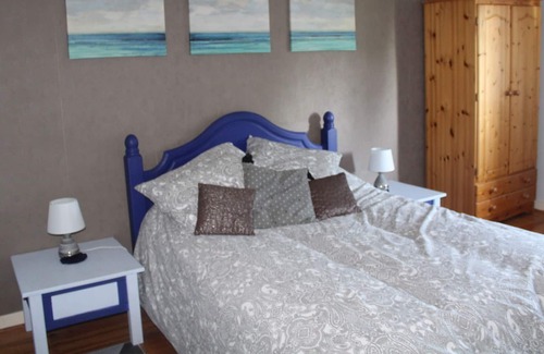 Piegut-Pluviers Cama Y Desayuno | Bedroom With Ensuite Bathroom in Bnb, Breakfast Incl
