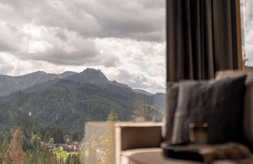 Zakopane Apartamento | Bedroom with Stunning Mountain Views