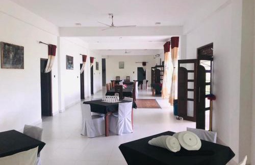 Dimbulagala Hotel | Bee and Birds Hotel