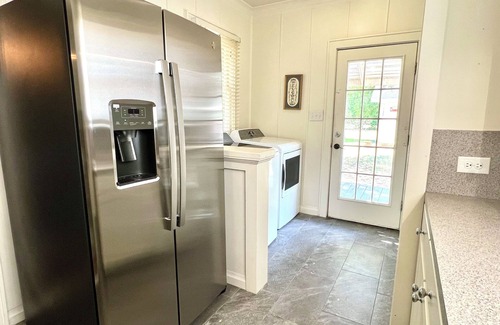 Brenham Casa | BEE in BRENHAM Holiday Cottage - Premium location walking distance to downtown