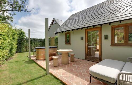 Hatfield Broad Oak Casa | Beech Cottage - one bedroom retreat with hot tub