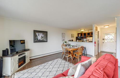 Beech Mountain Apartamento | Beech Mountain Studio with Balcony Less Than 1 Mi to Skiing!