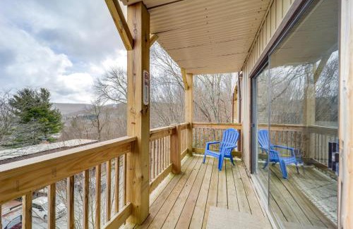 Beech Mountain Apartamento | Beech Mountain Studio with Balcony Less Than 1 Mi to Skiing!