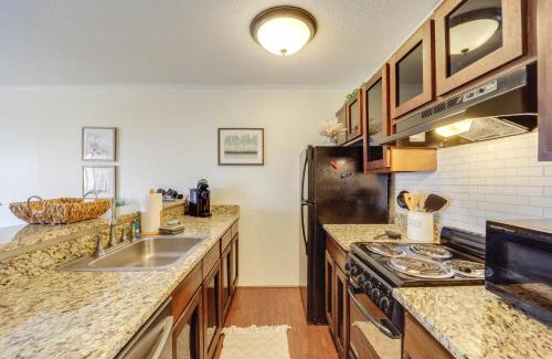 Beech Mountain Apartamento | Beech Mountain Studio with Balcony Less Than 1 Mi to Skiing!