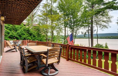Drums Casa | Beech Mt Lakefront Gem! Hot Tub, Kayaks, Billiards