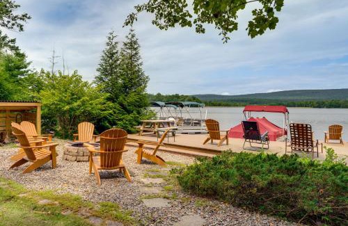 Drums Casa | Beech Mt Lakefront Gem! Hot Tub, Kayaks, Billiards