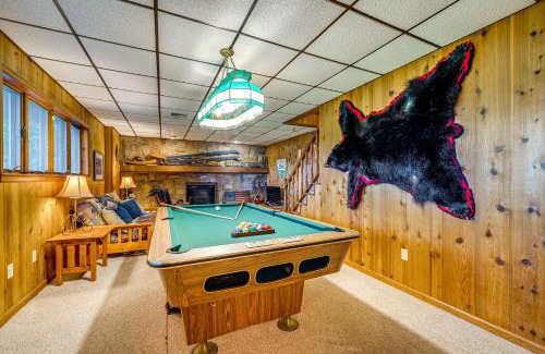 Drums Casa | Beech Mt Lakefront Gem! Hot Tub, Kayaks, Billiards