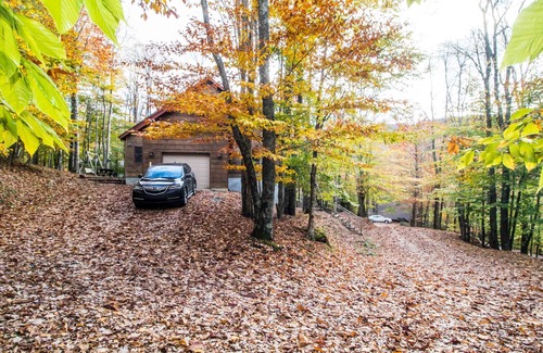 Charter Hills Casa | Beech mtn club member, hottub, .5 mile Beech mtn ski slops, overlook Barn