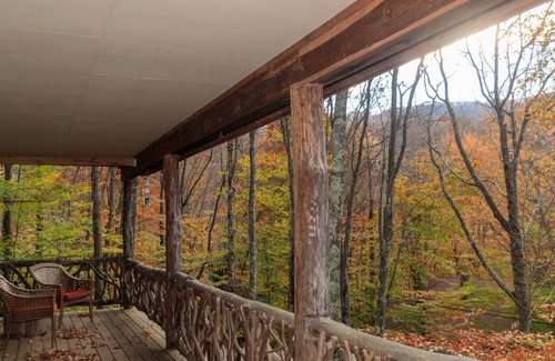 Charter Hills Casa | Beech mtn club member, hottub, .5 mile Beech mtn ski slops, overlook Barn