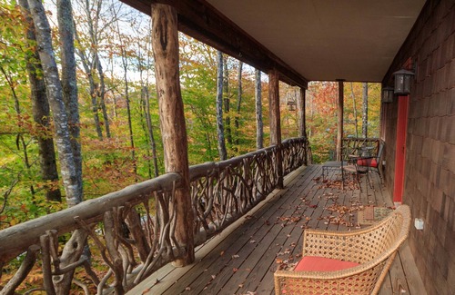 Charter Hills Casa | Beech mtn club member, hottub, .5 mile Beech mtn ski slops, overlook Barn