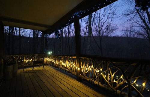 Charter Hills Casa | Beech mtn club member, hottub, .5 mile Beech mtn ski slops, overlook Barn